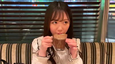 Nws yog ib tug phooj ywg uas tau koom nrog tib lub club hauv tsev kawm ntawv.Thiab nws yog tus ntxhais ntxim nyiam tshaj plaws hauv lub club.Qhov no yog qhov chaw Japanese tau ntxim hlub.